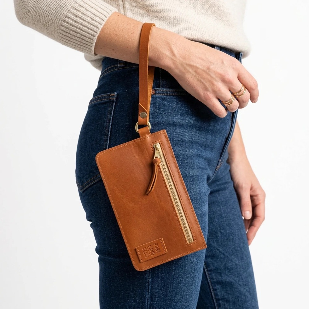 Portland Leather Goods Saddle Tan Leather Zippered Wristlet Pouch